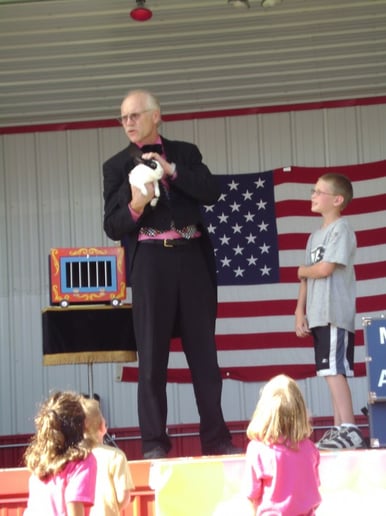Gallery photo 3 of Magician Tom Anderson