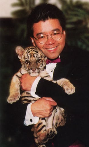 Gallery photo 4 of The Magic of Mike Wong