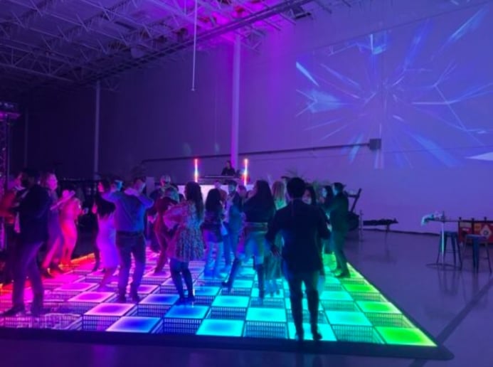 Gallery photo 3 of MaiHot Party Entertainment
