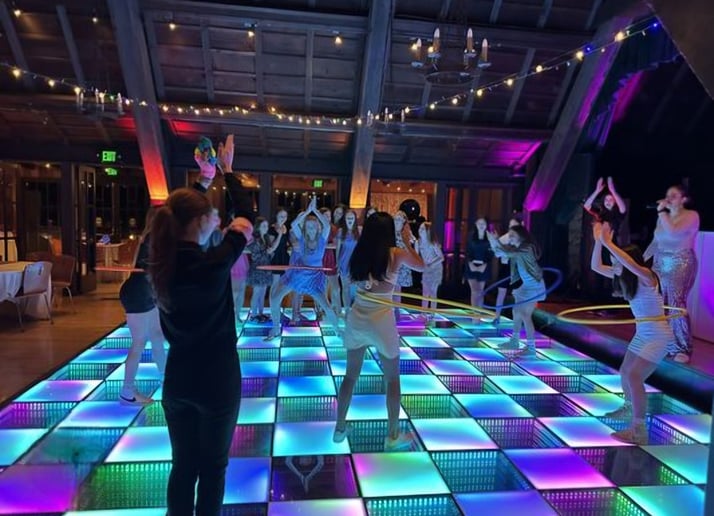 Gallery photo 4 of MaiHot Party Entertainment