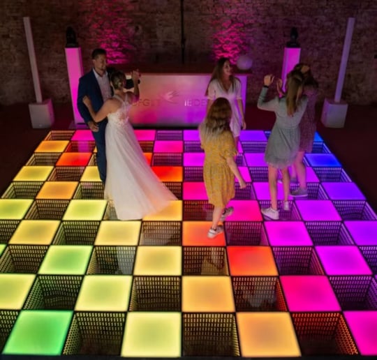 Gallery photo 5 of MaiHot Party Entertainment