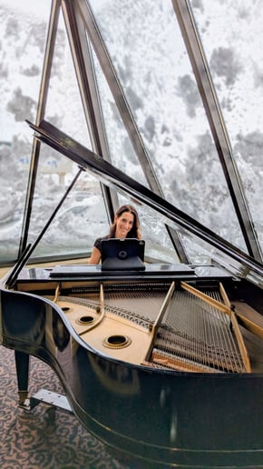 Gallery photo 4 of Teri Cristelli - Niagara Pianist