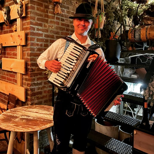 Gallery photo 1 of Papa Bavarian / Gruppo Gondolier