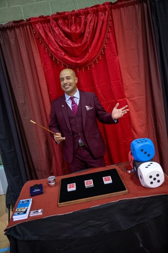Gallery photo 2 of Manny D'Mago Magic Entertainment
