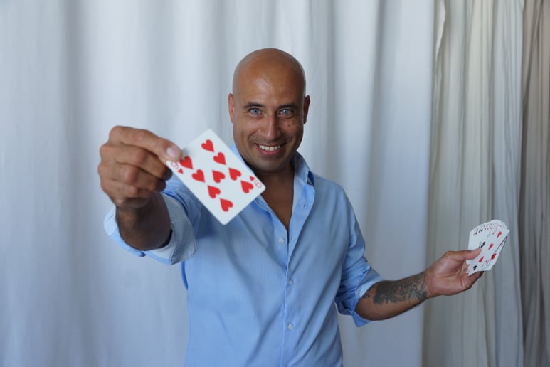 Gallery photo 3 of Manny D'Mago Magic Entertainment