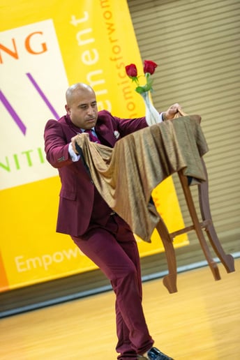 Gallery photo 10 of Manny D'Mago Magic Entertainment