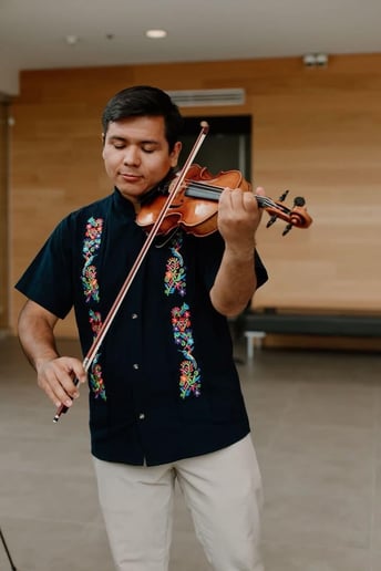 Gallery photo 2 of Manuel Le Violoniste
