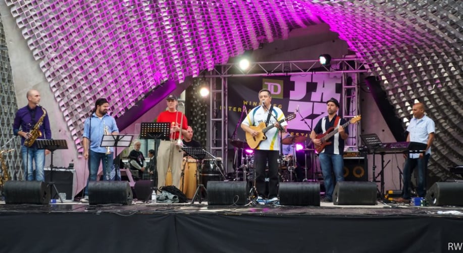Gallery photo 1 of Marco Castillo & Brazilian Beats
