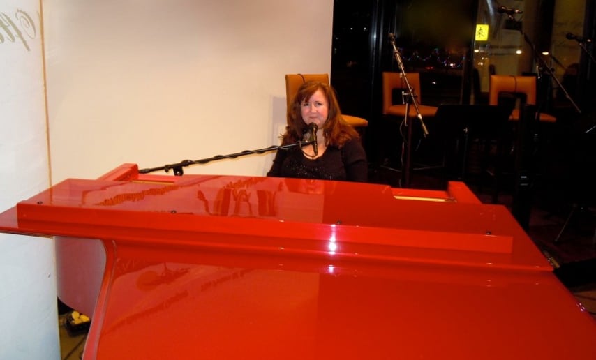 Gallery photo 5 of Laugh with Maria