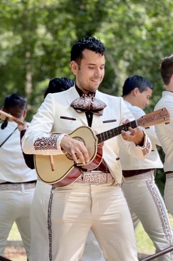 Gallery photo 2 of Mariachi Alex Sifuentes