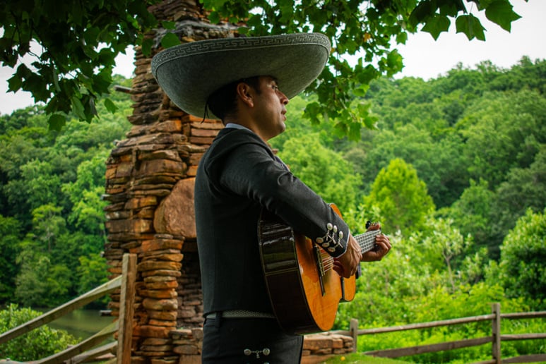 Gallery photo 1 of Mariachi Alex Sifuentes