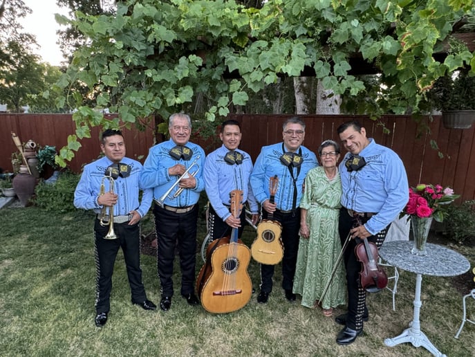 Gallery photo 1 of Mariachi Alma de Oregon