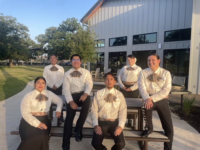 Gallery photo 1 of Mariachi Amor