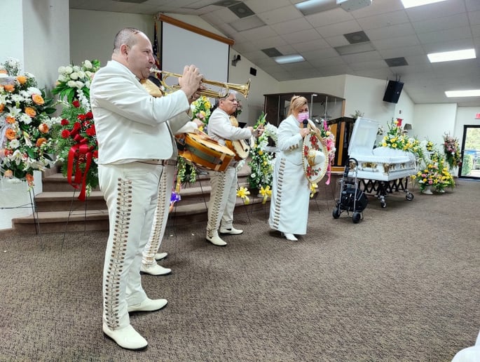 Gallery photo 1 of Mariachi Cristiano Abba