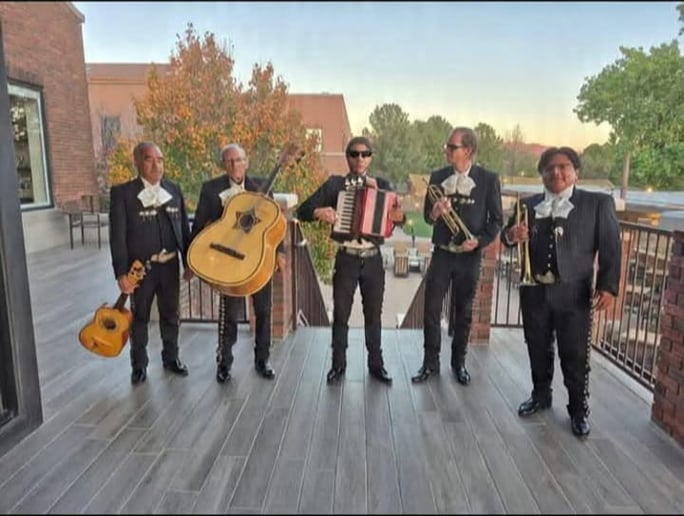 Gallery photo 1 of Mariachi Cuarteto Tapatio