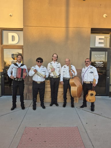 Gallery photo 4 of Mariachi Cuarteto Tapatio