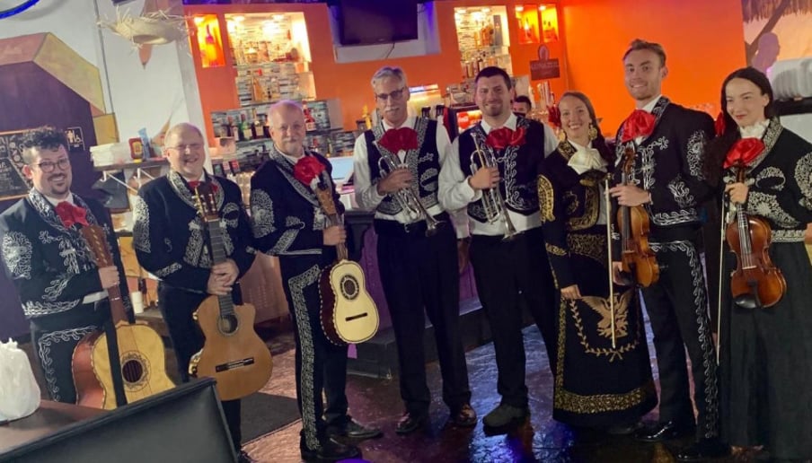 Gallery photo 1 of Mariachi Flor de Missouri