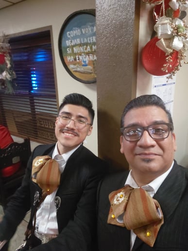 Gallery photo 10 of Mariachi Los Reyes