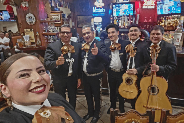 Gallery photo 4 of Mariachi Los Reyes