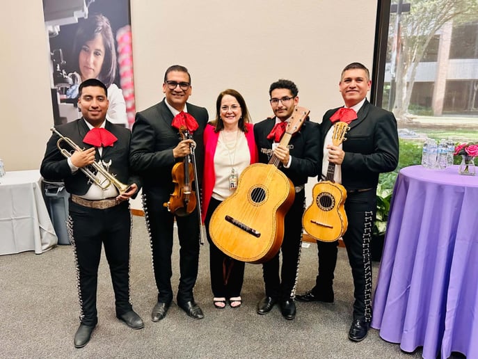 Gallery photo 13 of Mariachi Los Reyes
