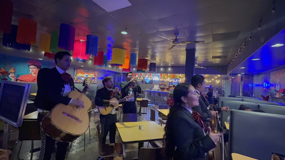 Gallery photo 1 of Mariachi Los Viajeros