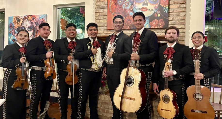 Gallery photo 4 of Mariachi Los Viajeros