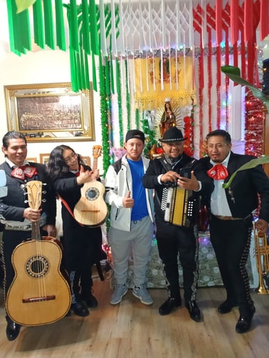 Gallery photo 2 of Mariachi Lucero