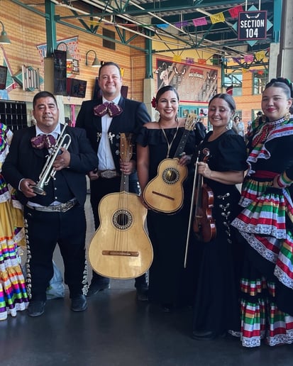 Gallery photo 5 of Mariachi Luceros de México