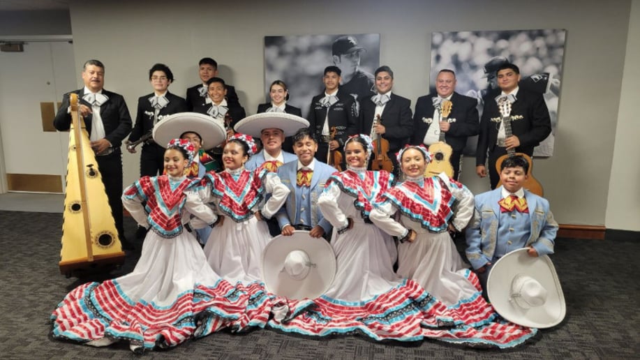 Gallery photo 10 of Mariachi Monumental De Mexico