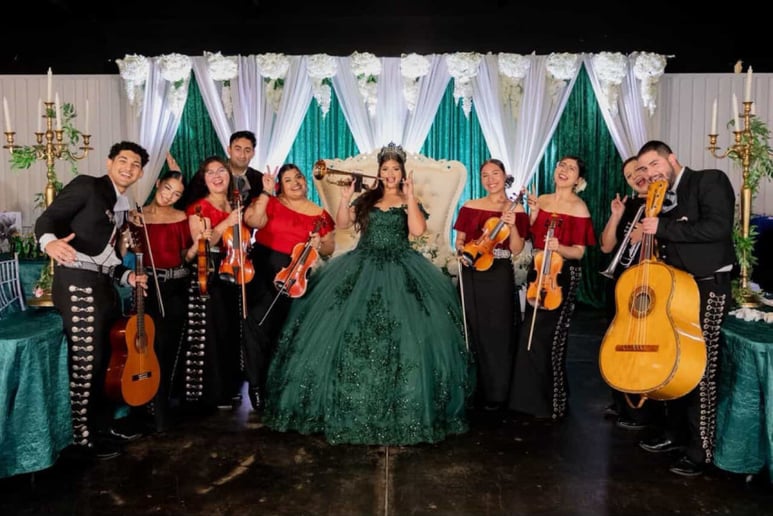 Gallery photo 2 of Mariachi Quetzal