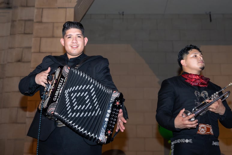 Gallery photo 1 of Mariachi Real de Alvarez