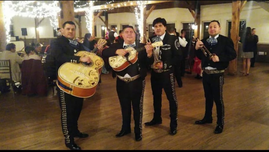 Gallery photo 1 of Mariachi Suarez