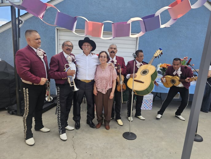 Gallery photo 1 of Mariachi Tequila Express