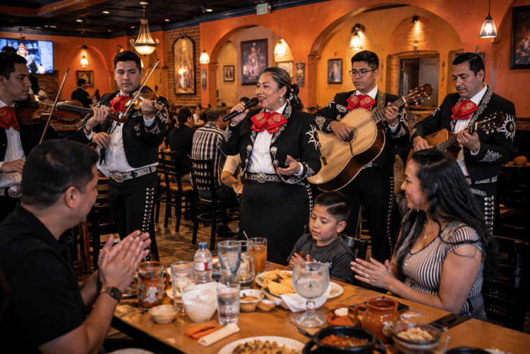 Gallery photo 4 of Mariela Sings