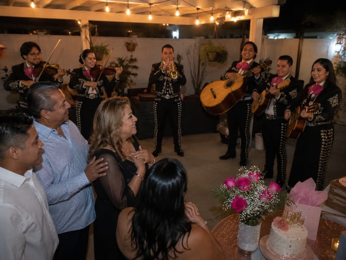 Gallery photo 6 of Mariela Sings