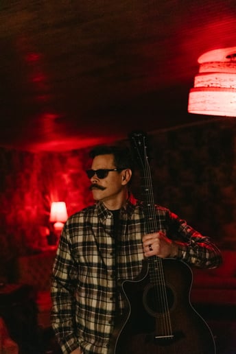 Gallery photo 9 of Mario Mata - Acoustic Cover Artist