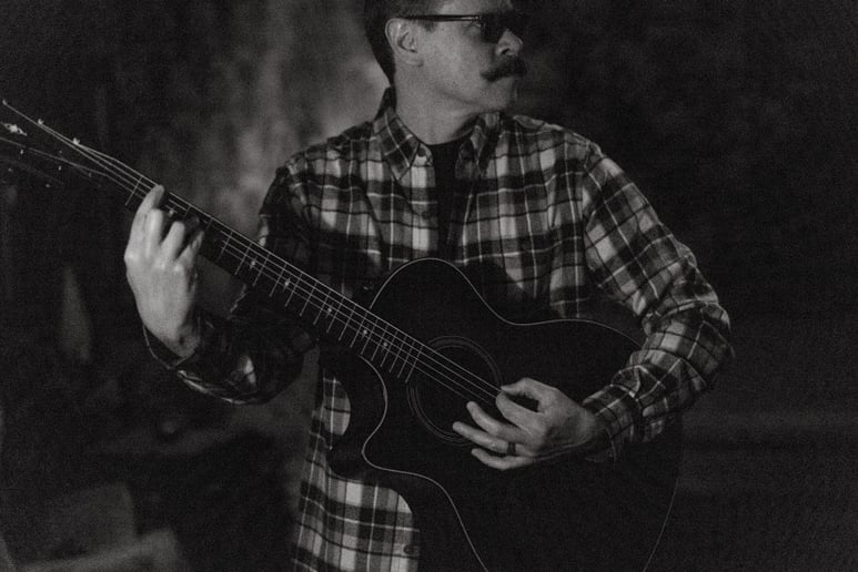 Gallery photo 12 of Mario Mata - Acoustic Cover Artist