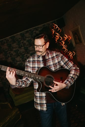 Gallery photo 11 of Mario Mata - Acoustic Cover Artist