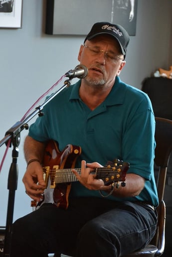 Gallery photo 4 of Mark Vormittag Solo Musician