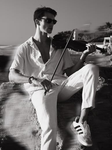 Gallery photo 3 of Marki Lucky Pyro-Violinist