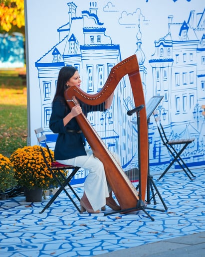 Gallery photo 10 of Marta - Harpist & Singer
