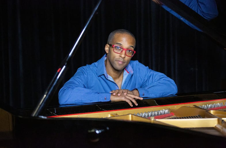 Gallery photo 2 of Motown & More