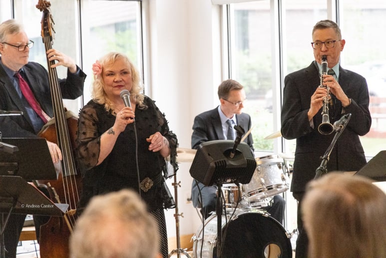 Gallery photo 1 of Maryann and the Money Makers