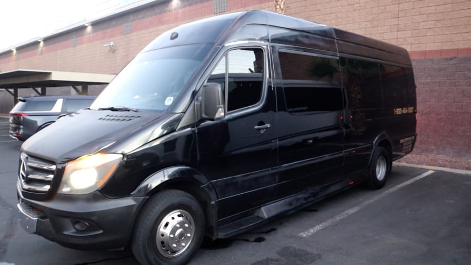 Gallery photo 2 of Masters Vegas Strip Party Bus