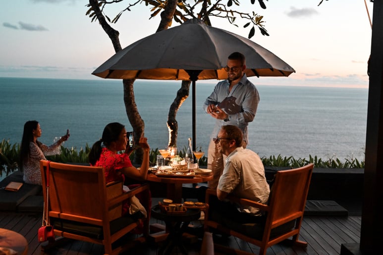 Gallery photo 14 of Matteo Cammisa | Luxury Magician & Mentalist