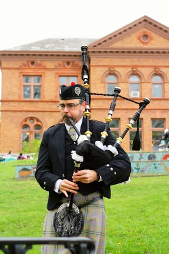 Gallery photo 2 of Matty Taylor, bagpiper