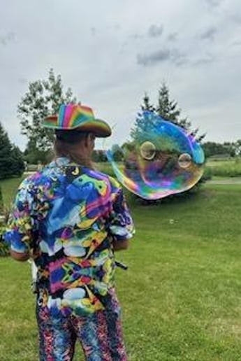 Gallery photo 3 of Maui Bubbles "Good Clean Fun"