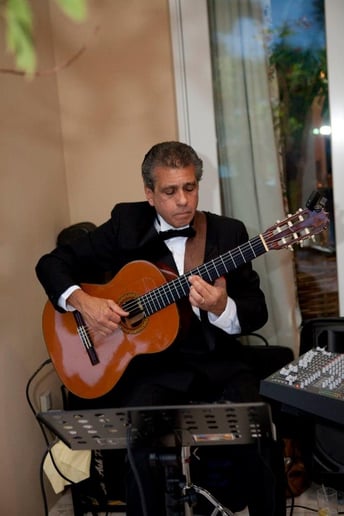 Gallery photo 1 of Maurice Sedacca - Guitarist