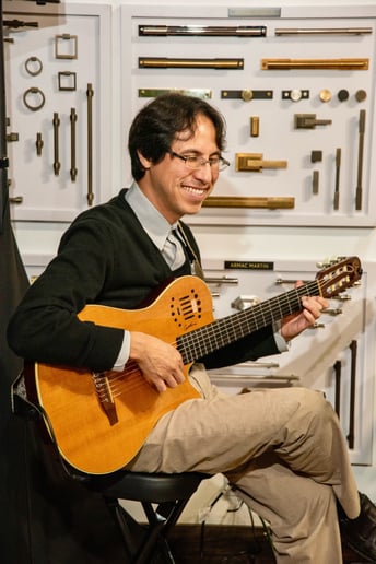 Gallery photo 1 of Max Mendoza Guitarist