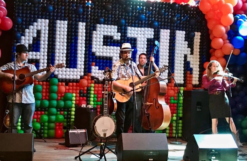 Gallery photo 13 of Hot Pickin 57s